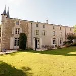 Mazette! Le Chateau Bed and Breakfast Νιόρ