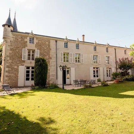 Mazette! Le Château Alojamento de Acomodação e Pequeno-almoço Niort