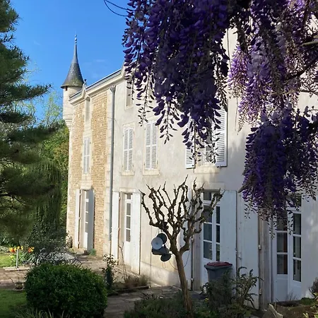 Alojamento de Acomodação e Pequeno-almoço Mazette! Le Château Niort