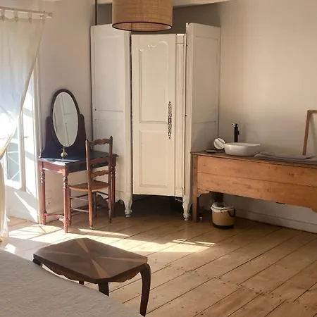 Mazette! Le Chateau Nocleg ze śniadaniem 4*